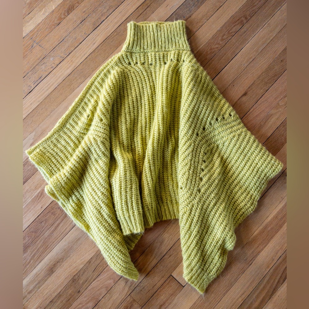 Steve Madden Cozy Green Knit Pancho